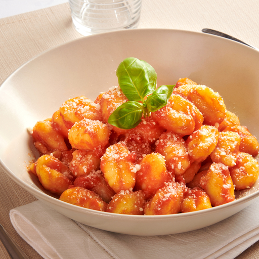 Gnocchi sauce pomodoro et fromage râpé