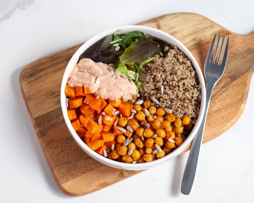 Orange Bowl : Duo de quinoa, patate douce rôtie, pois chiches grillés aux épices